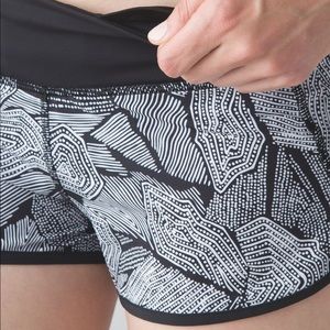 LULULEMON SPEED SHORTS 2.5”